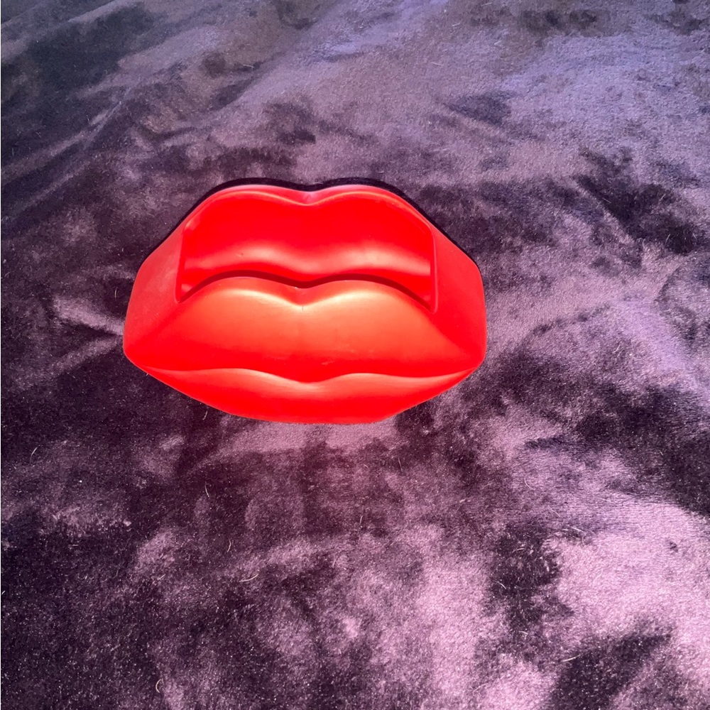 Red Lips Novelty Vessel - Valentine’s Day 2024 Bullseye’s Playground